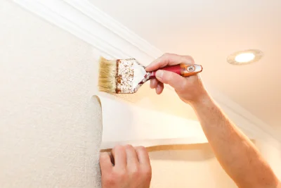 Pose de papier peint à Chânes — revêtements muraux et toiles de verre